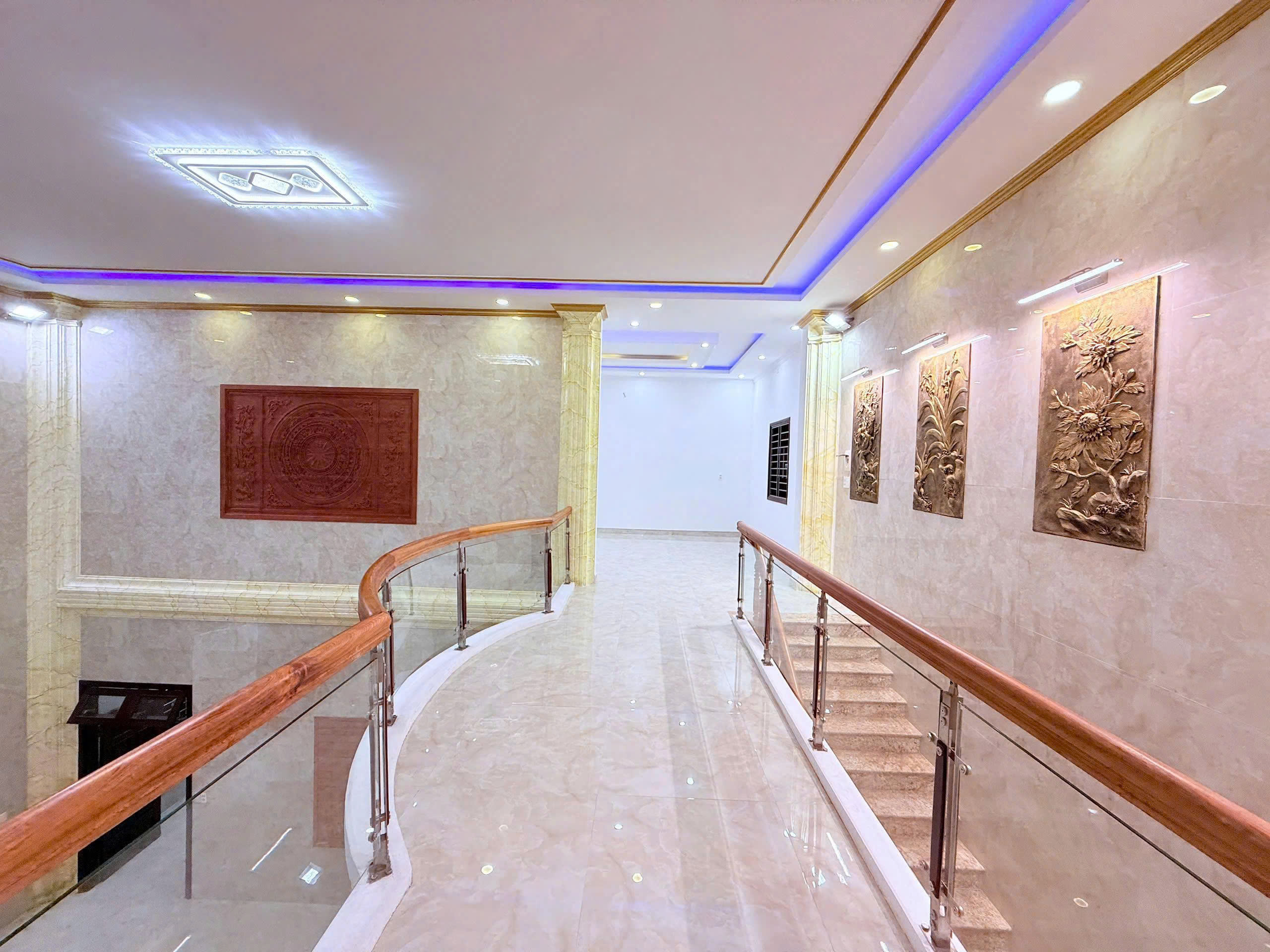 Hành lang tầng trên thực tế