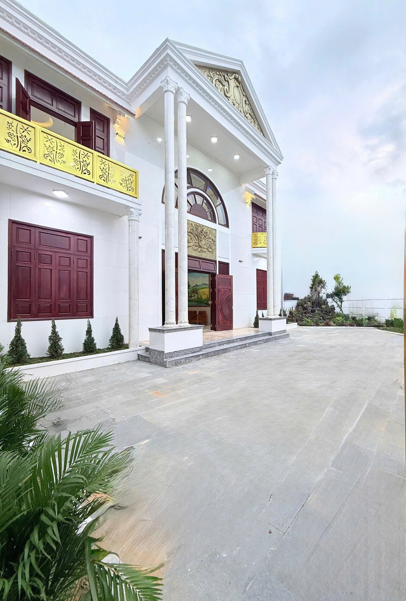 Mặt tiền biệt thự thực tế