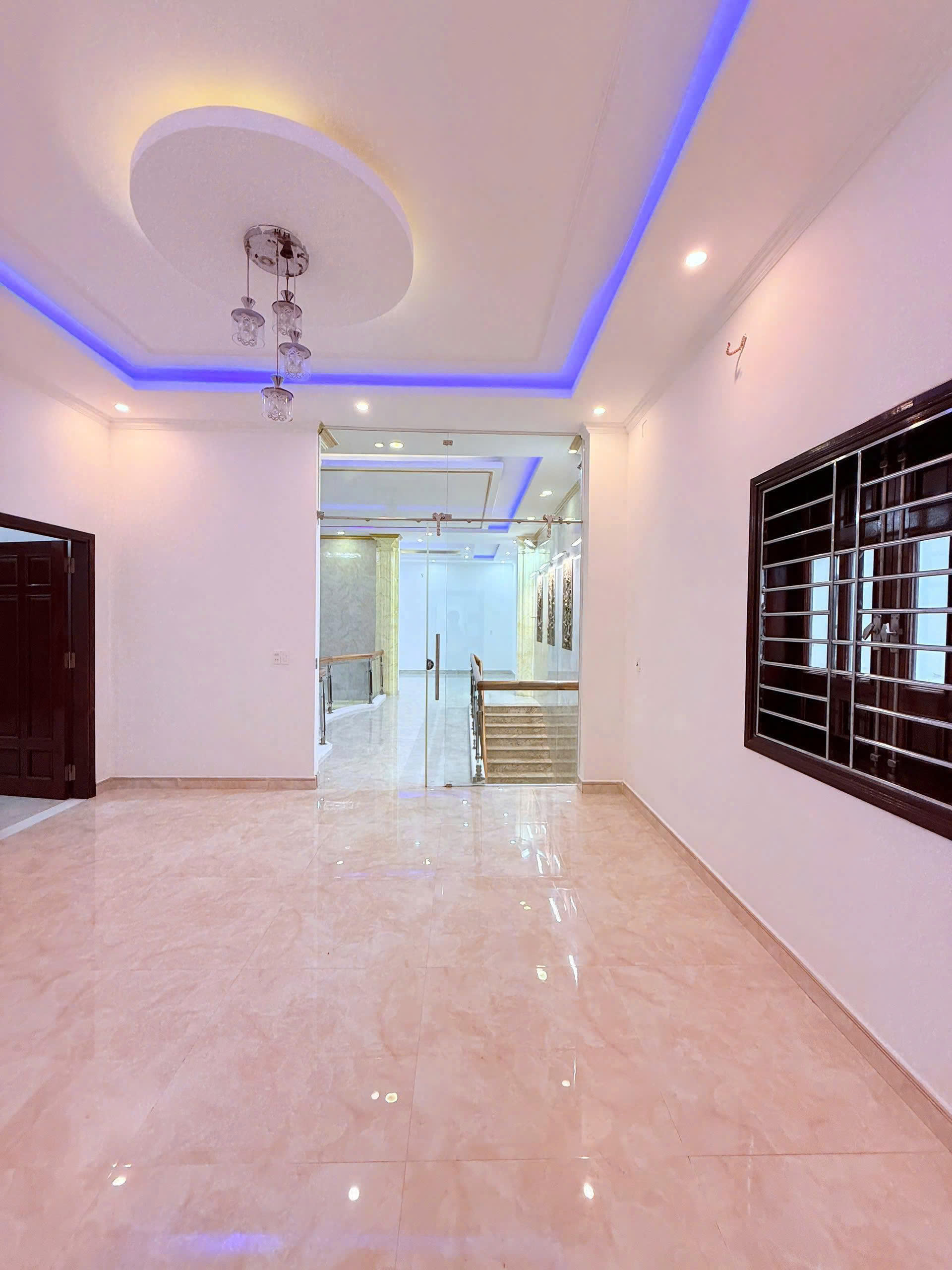 Sảnh tầng trệt thực tế